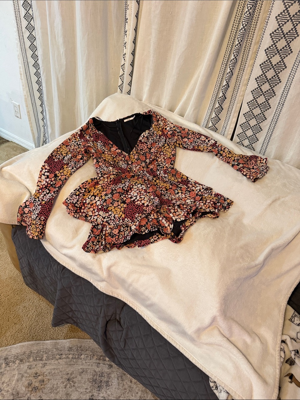Mi Ami - Floral Long-Sleeve Peplum Sleeve Romper